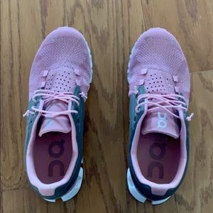 ON Women’s running shoes